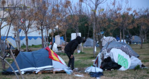 L’Ajuntament de Barcelona obliga a desmuntar l’assentament del carrer 2 de la Zona Franca