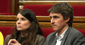 Junts demana a Illa que se sotmeti a una qüestió de confiança en tornar a l’activitat si no destitueix Paneque