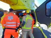 Greu accident en bici a Gavà: un home queda amb la cuixa perforada després de xocar amb un arbre