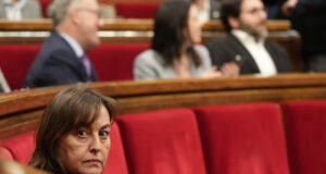 Tres consellers, Jordi Pujol, Felip VI, Pedro Sánchez i Mariano Rajoy, entre els reprovats pel Parlament