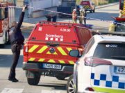 Els Bombers trigaran hores en l’extinció “complexa” de l’incendi en contenidors de bateries en una nau a Granollers