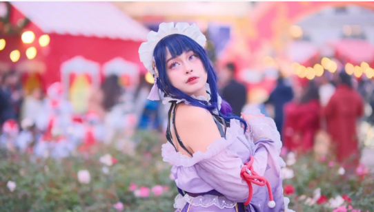 Dona disfressada en una edició anterior del Sakura Fest a Gavà. Imatge cedida a Metrópoli.